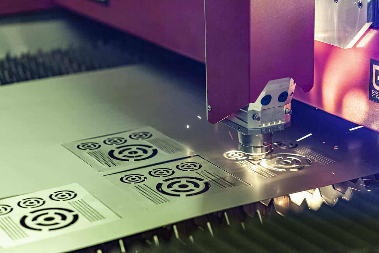 Photon Fiber Laser Cutting Machine Cuts Sheet Metal